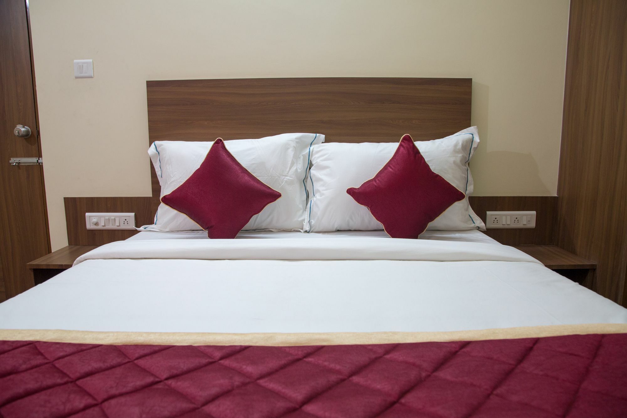 Hotel O Champion Comfort Near Hosahalli Metro Station Bangalore Esterno foto